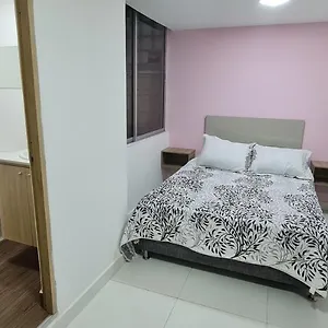  Apartamento Hermosa Casa En Medellin. Cerca A Estacion Del Metro